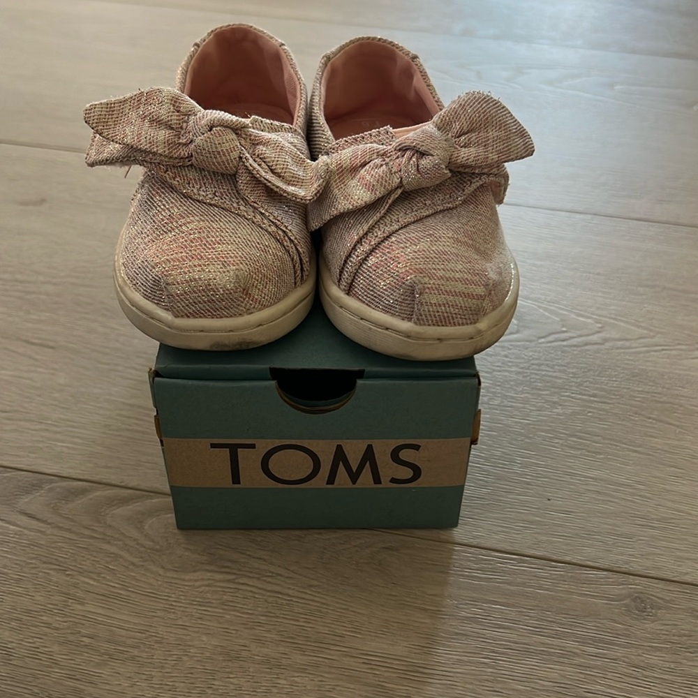 Tom’s Blush Toddler Size 6